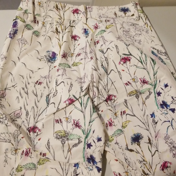 White Pants with flower patern from H&M - Picture 3 of 4